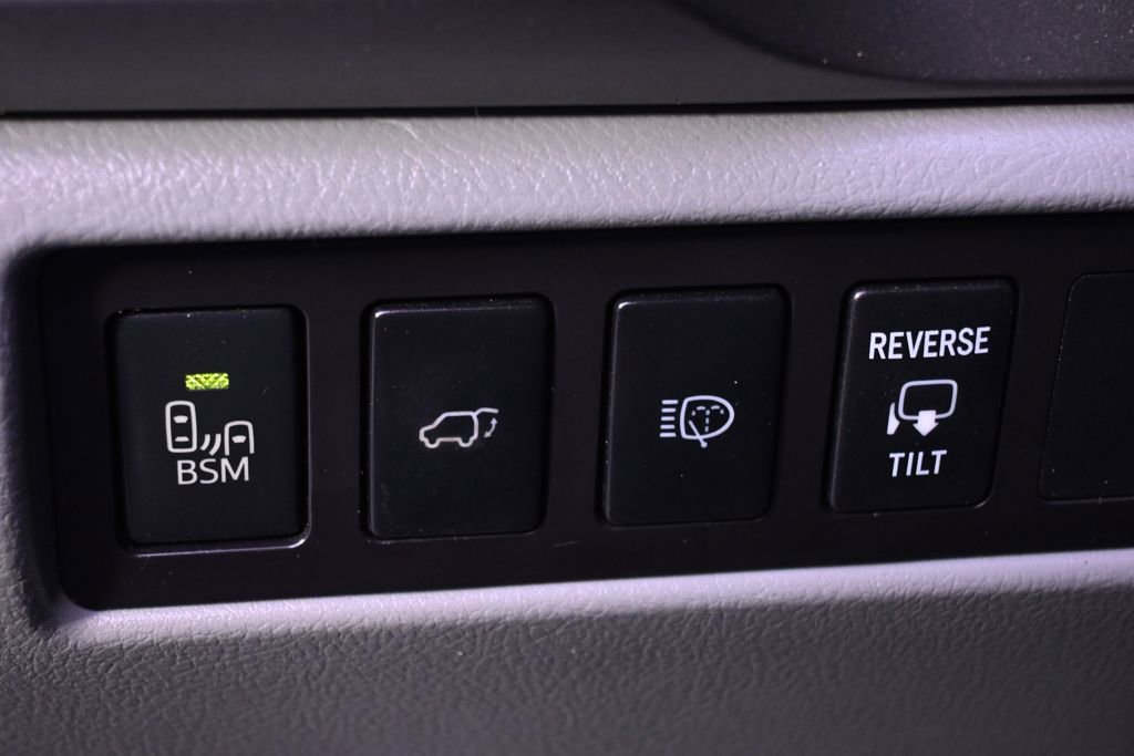 Used 2015 Toyota Sequoia Limited AWD/4WD image 26