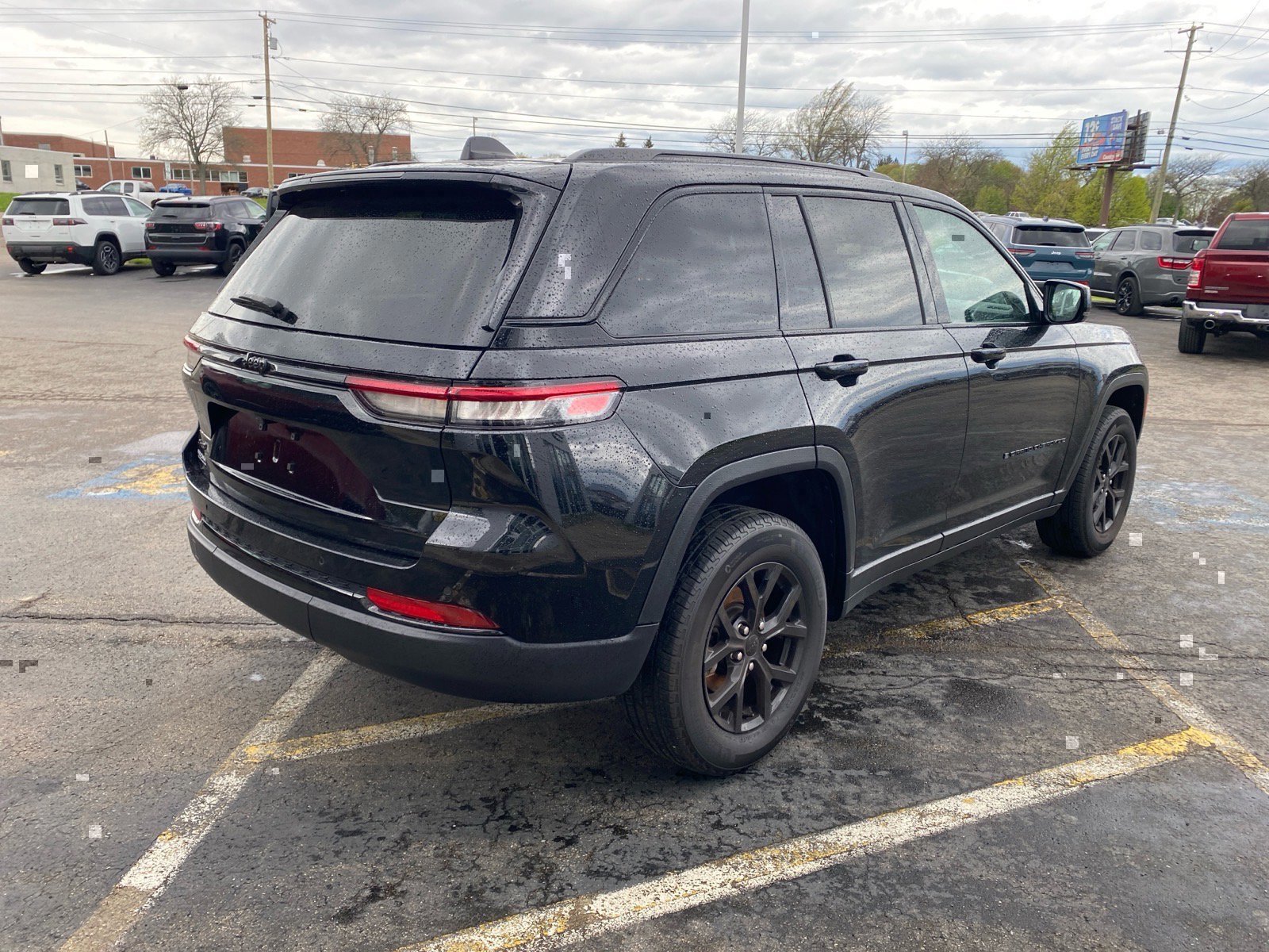 Used 2024 Jeep Grand Cherokee Altitude AWD/4WD image 5