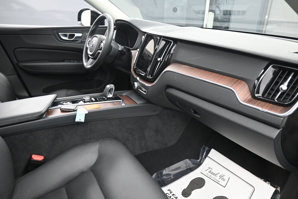 Used 2023 Volvo XC60 B5 Plus image 42