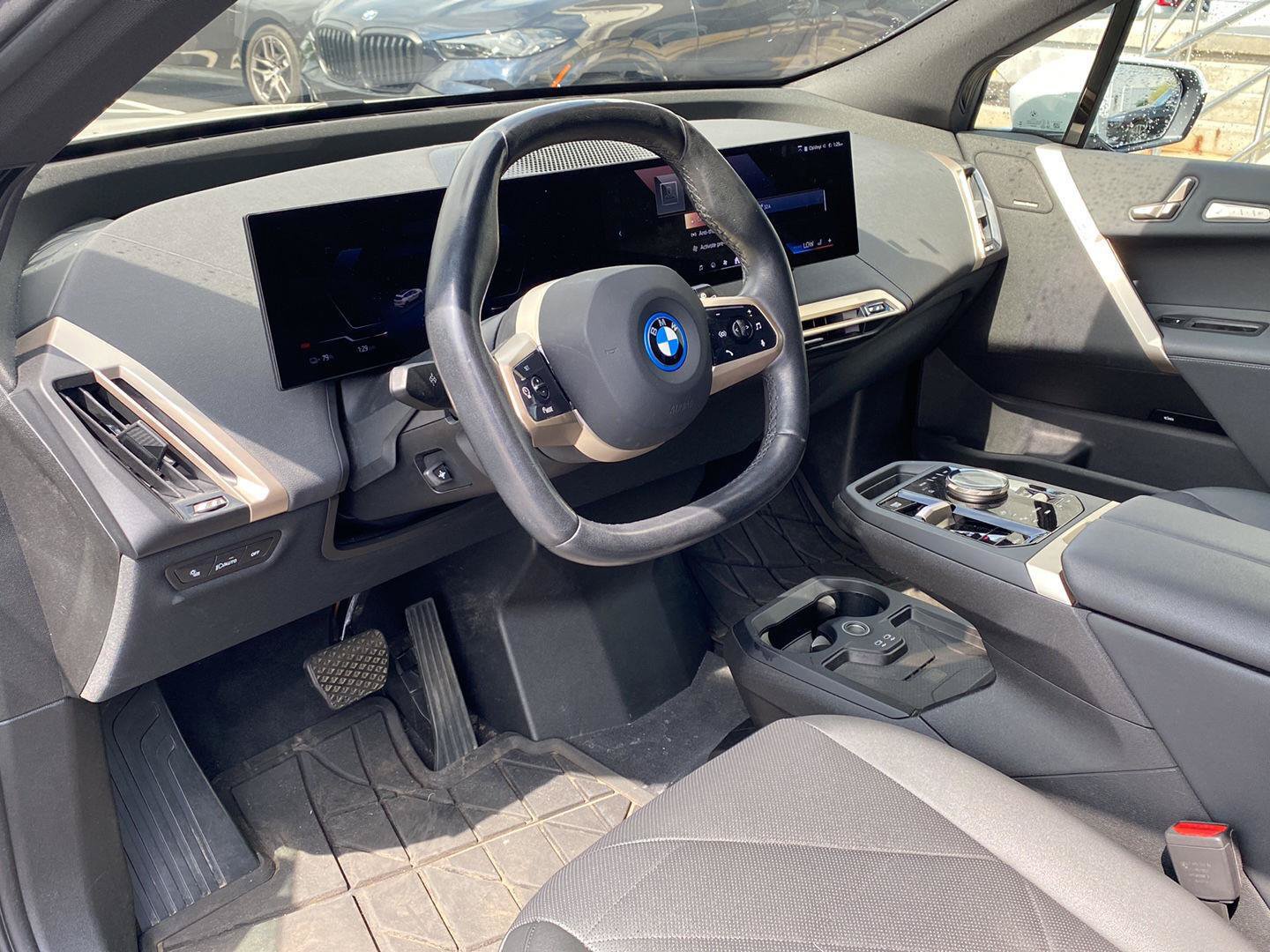 Used 2024 BMW iX xDrive50 w/ Premium Package AWD/4WD image 10