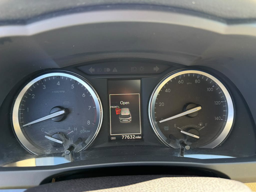 Used 2016 Toyota Highlander XLE AWD/4WD image 11