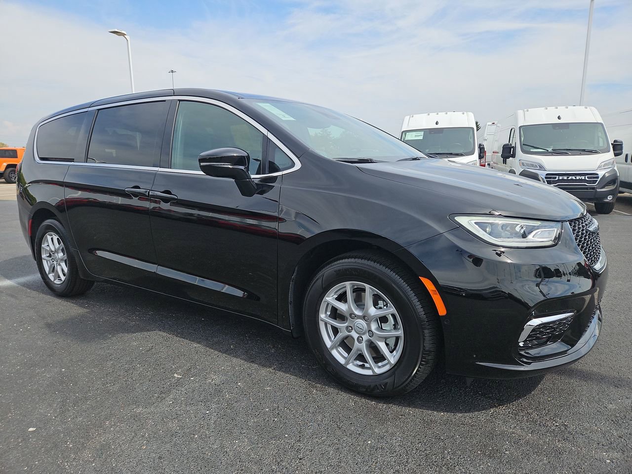 New 2026 Chrysler Pacifica Select