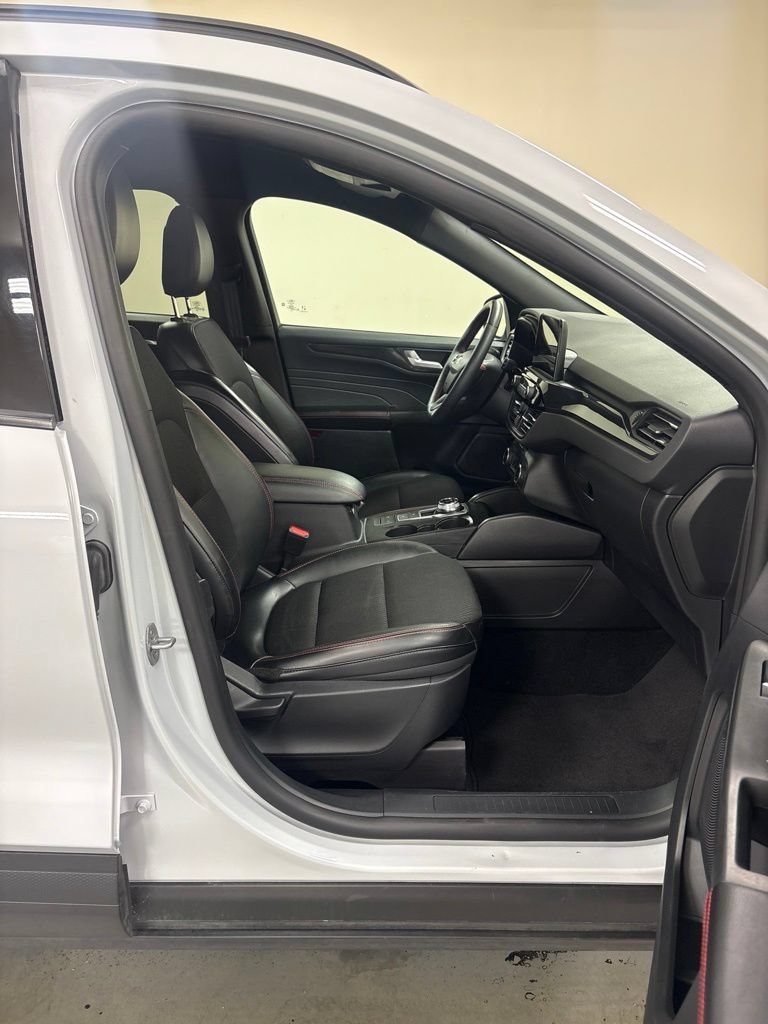 Used 2025 Ford Escape ST-Line Select AWD/4WD image 23