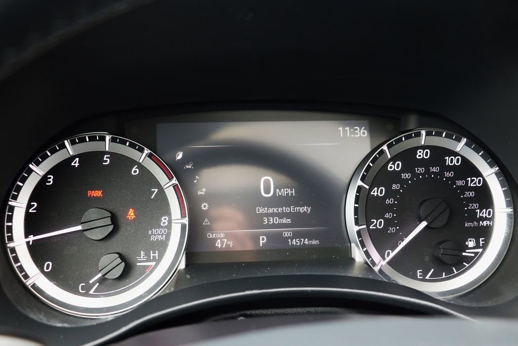 Used 2025 Toyota Highlander XLE AWD/4WD image 14