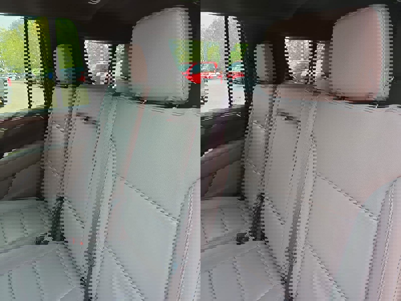 Used 2022 Chevrolet Suburban LT w/ Luxury Package image 14