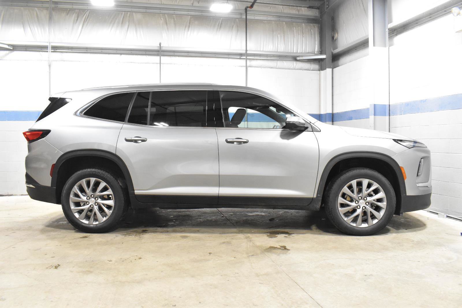 Used 2025 Buick Enclave Preferred image 27