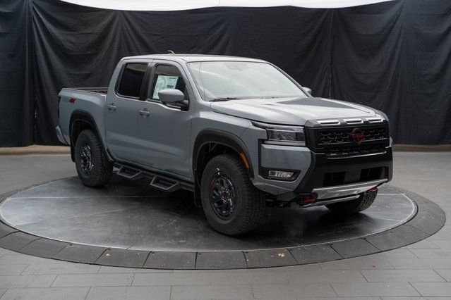 Used 2025 Nissan Frontier PRO-4X w/ Pro Convenience Package image 2