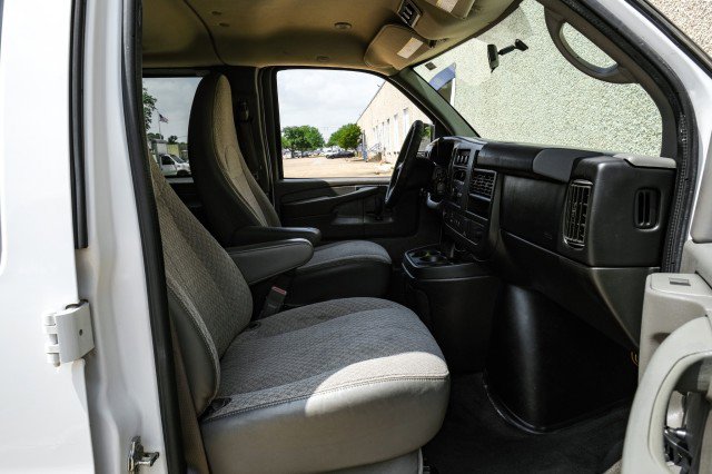 Used 2015 Chevrolet Express 2500 LT w/ LT Preferred Equipment Group RWD image 31