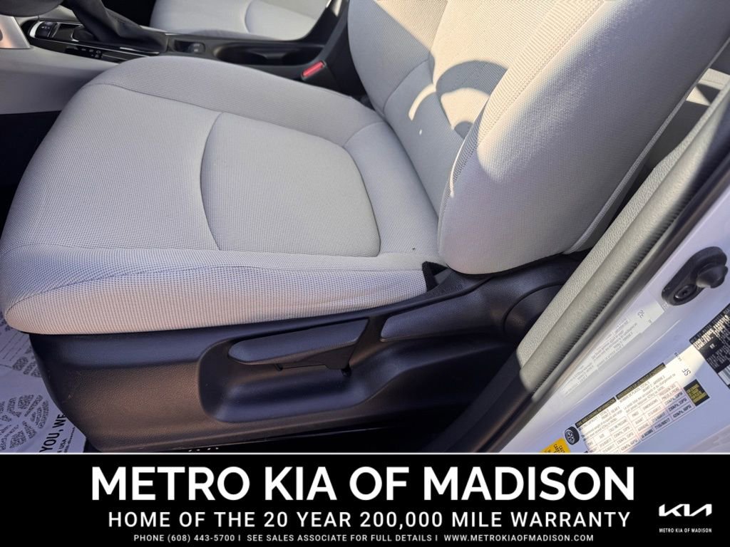 Used 2022 Toyota Corolla Cross LE image 11