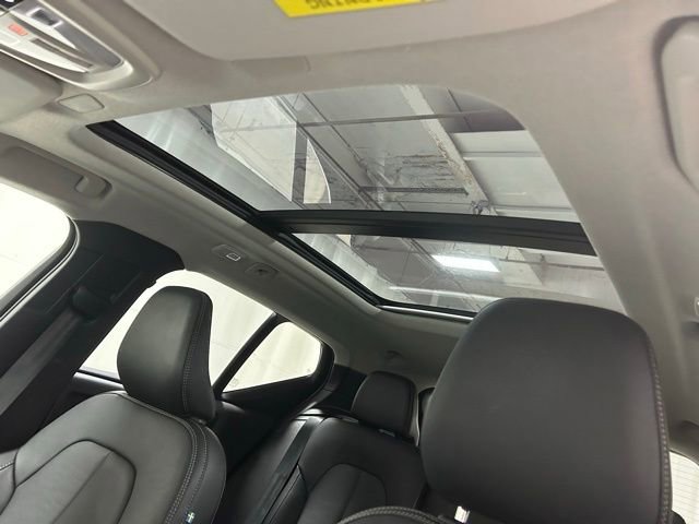 Used 2025 Volvo XC40 B5 Core AWD/4WD image 22