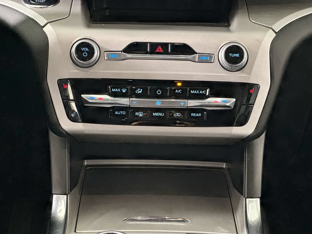 Used 2023 Ford Explorer XLT w/ Equipment Group 202A AWD/4WD image 16