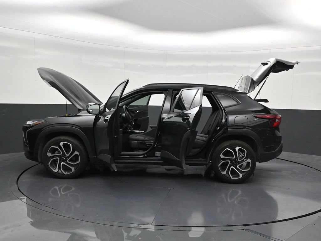 Used 2025 Chevrolet Trax RS w/ Sunroof Package FWD image 34
