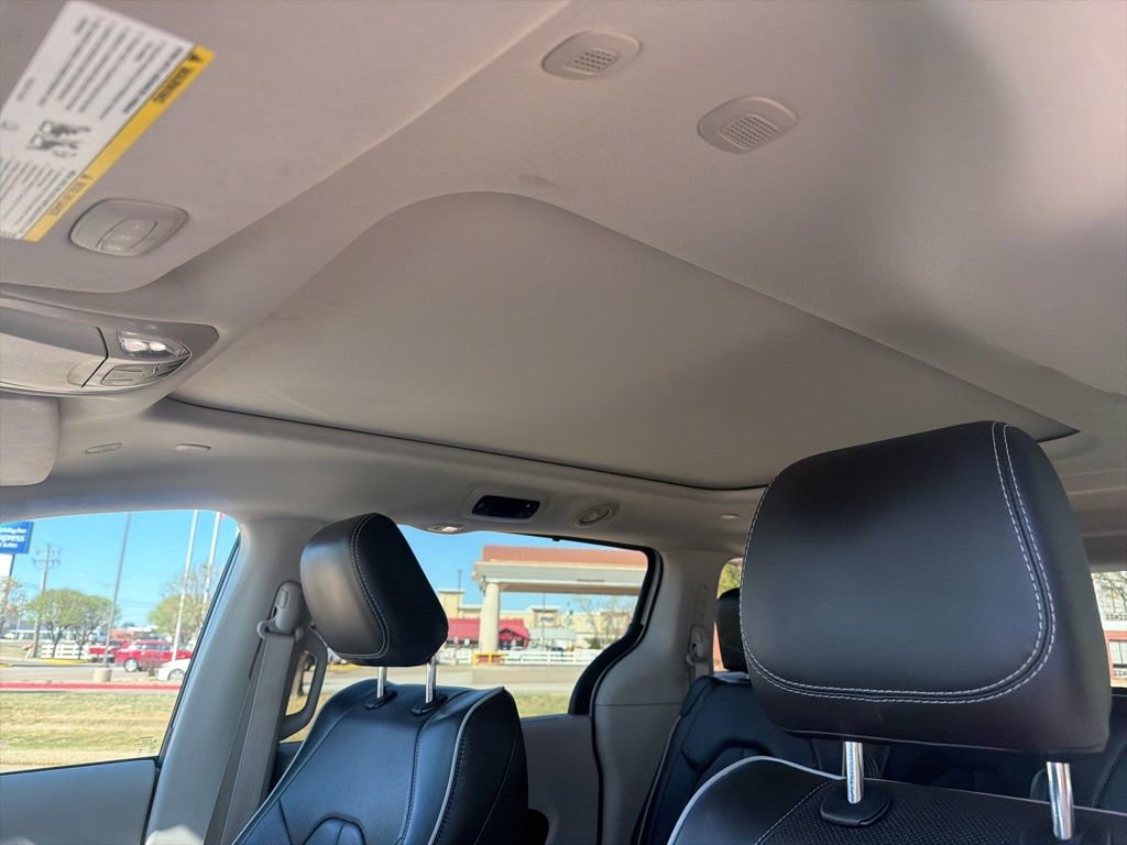 Used 2024 Chrysler Pacifica Limited image 16