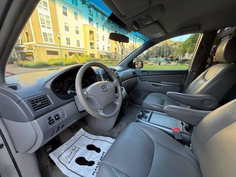 Used 2010 Toyota Sienna LE FWD image 23