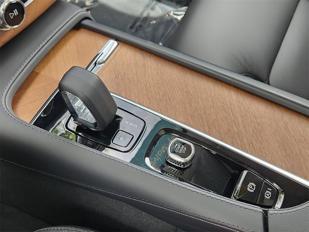 Used 2025 Volvo XC90 B6 Plus w/ Protection Package Premier image 16