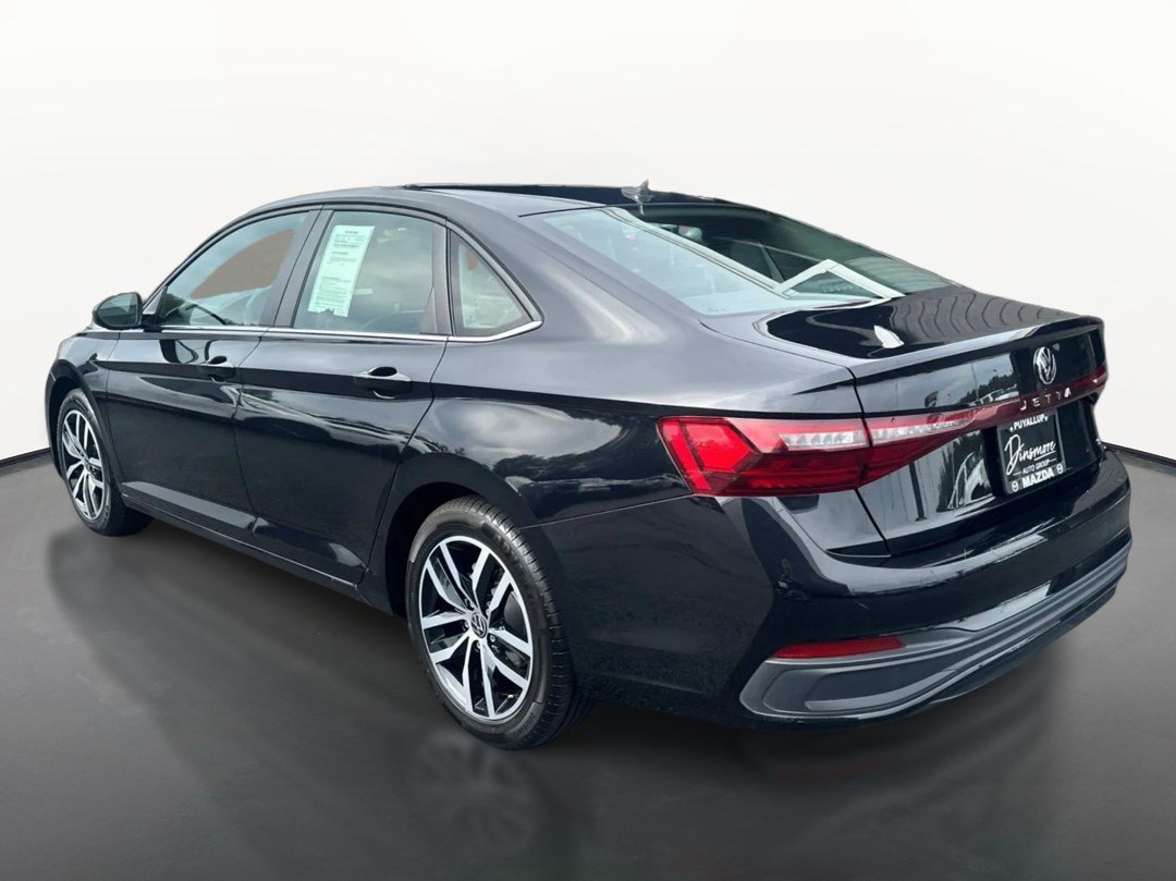 Used 2025 Volkswagen Jetta SE FWD image 5