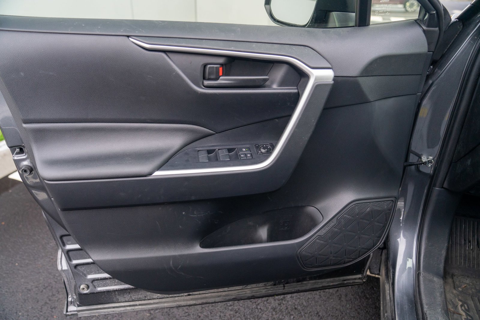 Used 2025 Toyota RAV4 LE image 10