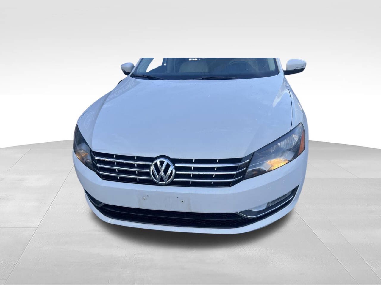 Used 2014 Volkswagen Passat 1.8T SEL Premium FWD image 2