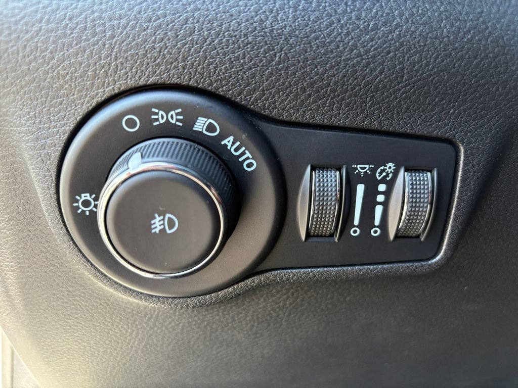 Used 2024 Jeep Compass Latitude AWD/4WD image 3