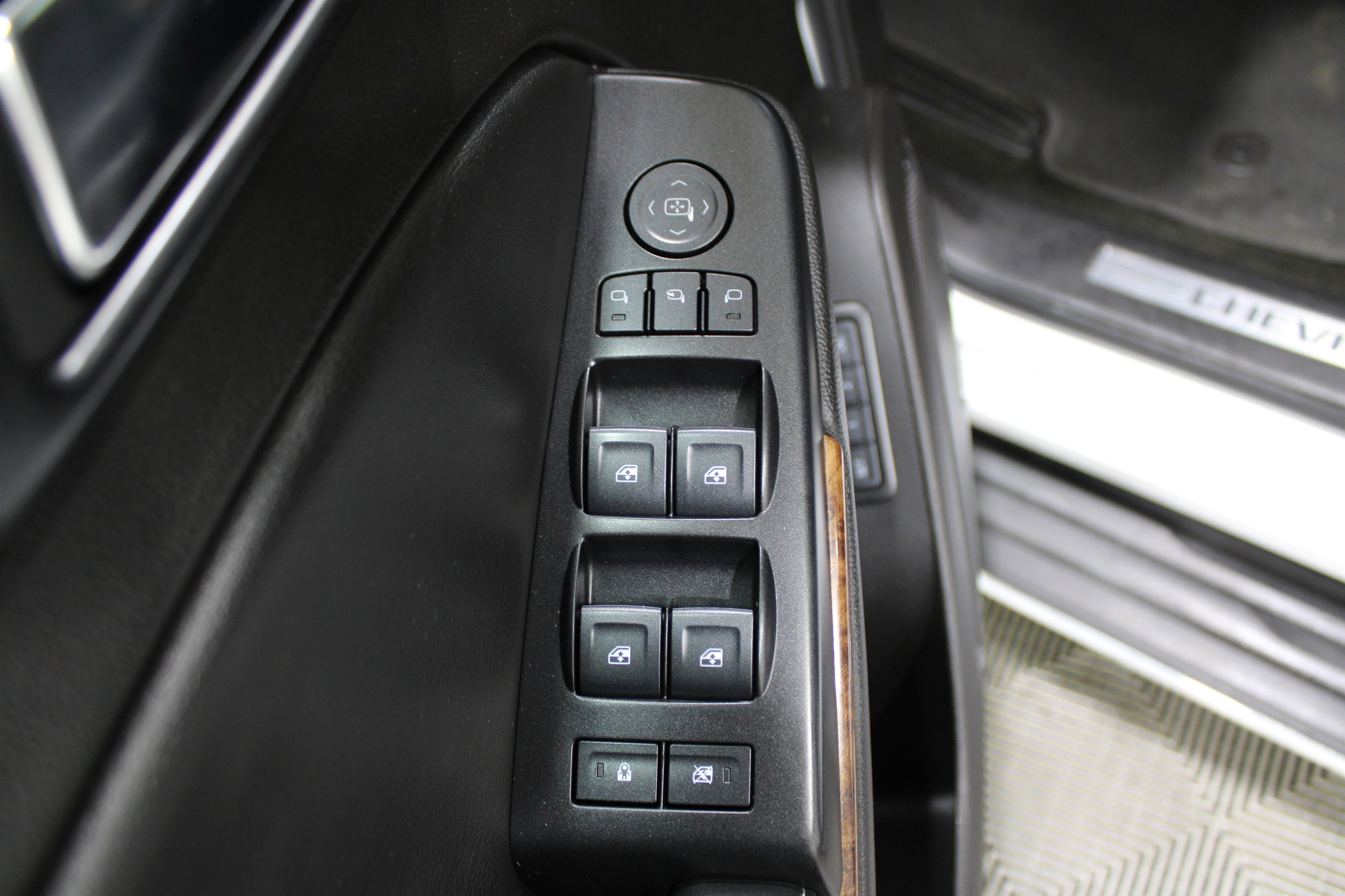 Used 2018 Chevrolet Suburban Premier image 7