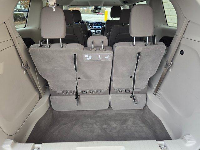 Used 2021 Chrysler Pacifica Touring image 38