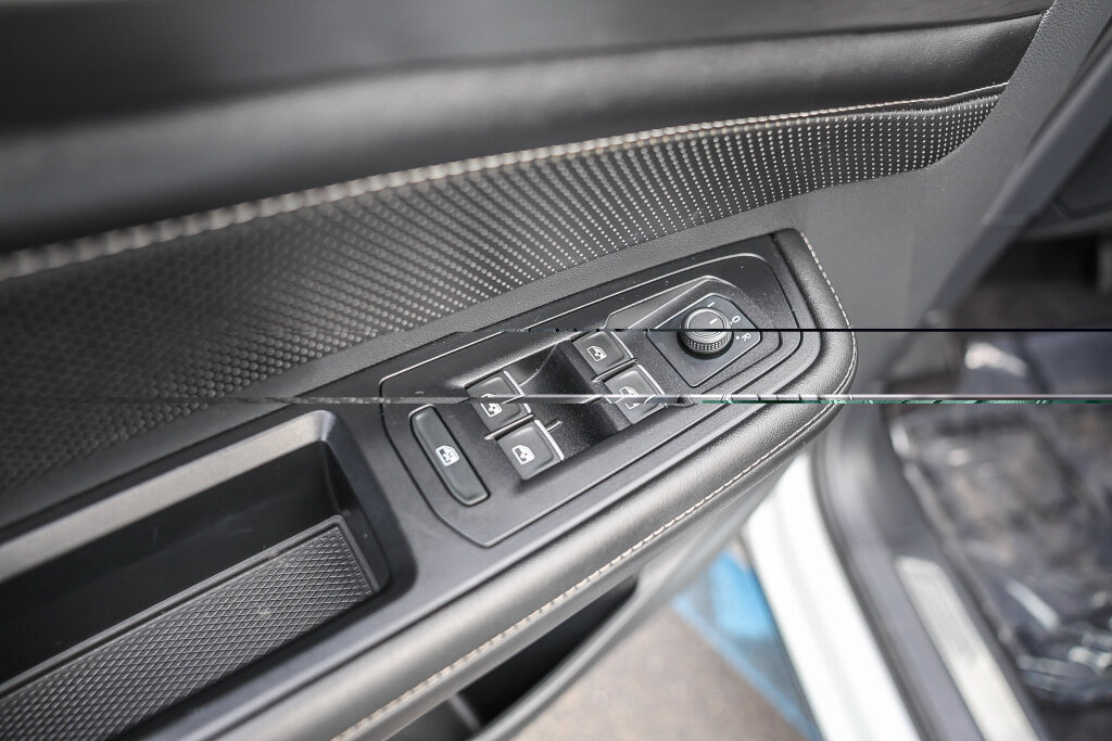 Used 2024 Volkswagen Atlas Cross Sport SE FWD image 10
