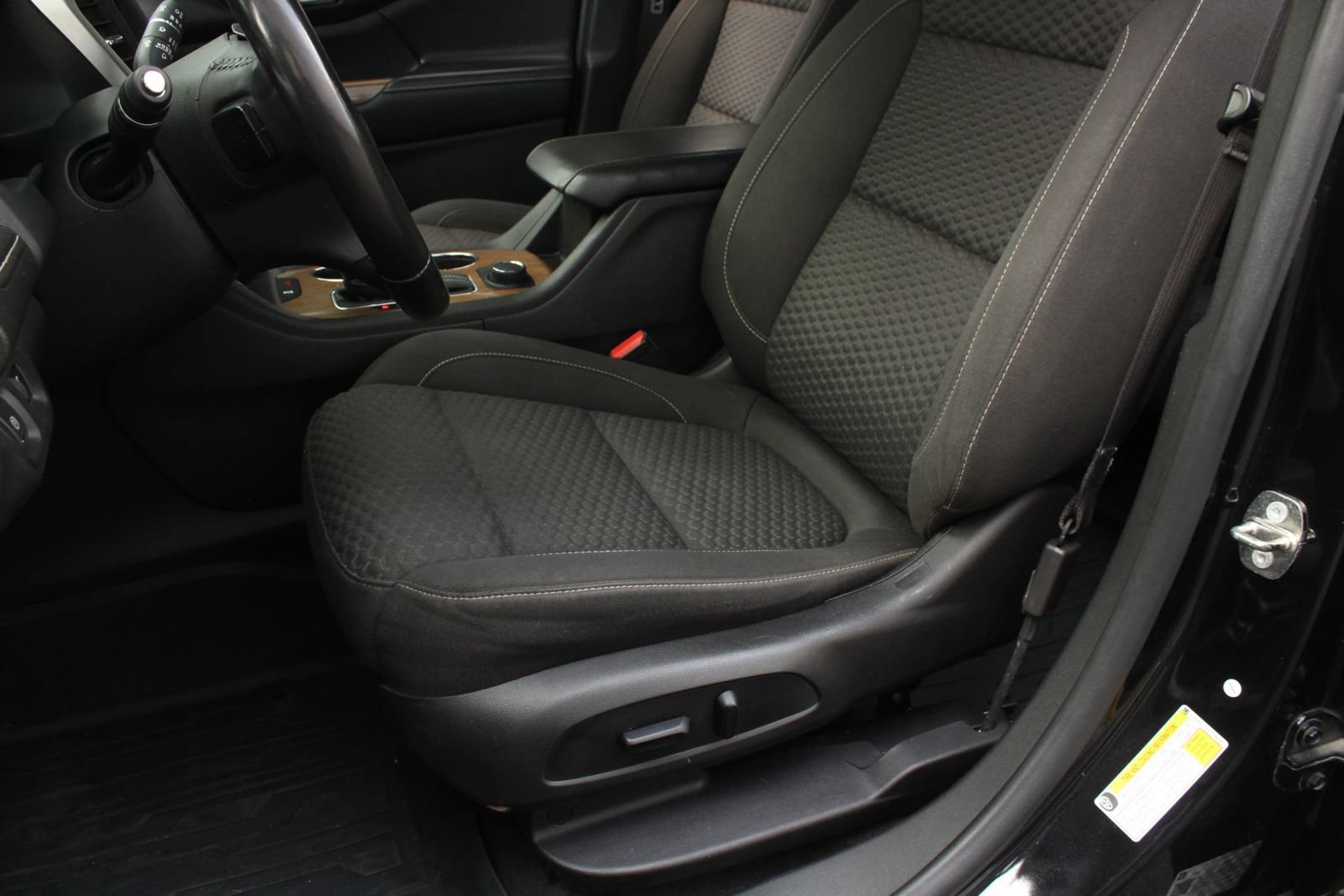 Used 2019 GMC Acadia SLE w/ LPO, Floor Liner Package FWD image 17