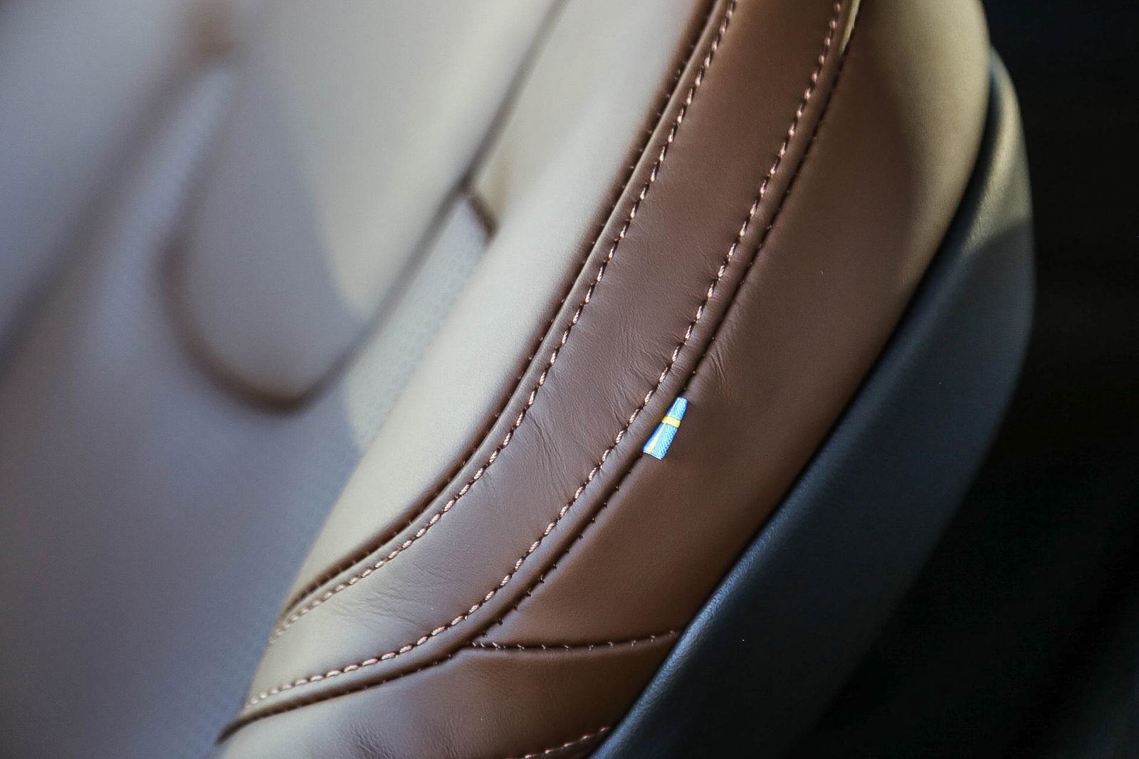 New 2026 Volvo V60 B5 Cross Country Ultra w/ Climate Package image 24