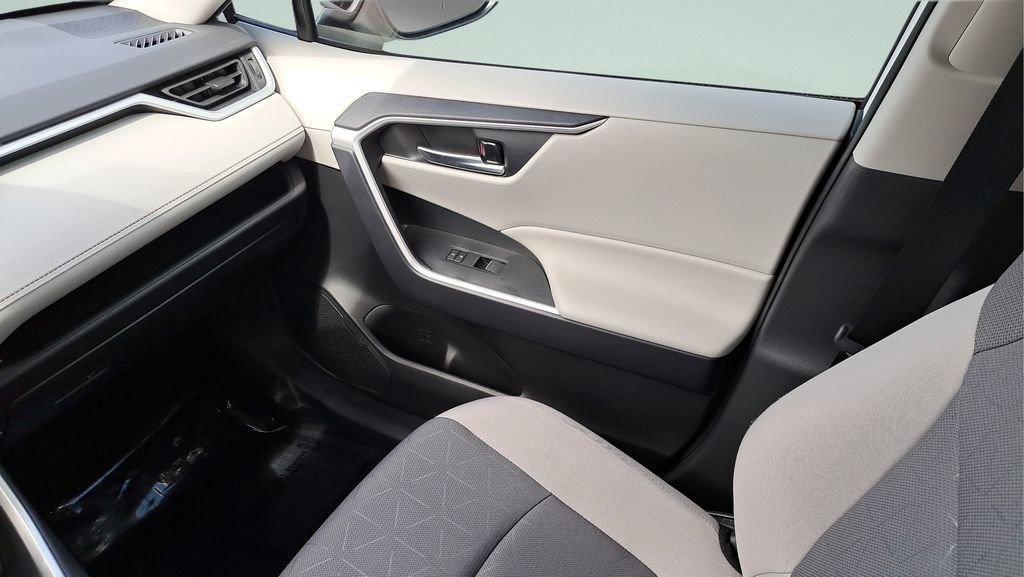Used 2024 Toyota RAV4 XLE w/ Convenience Package image 16