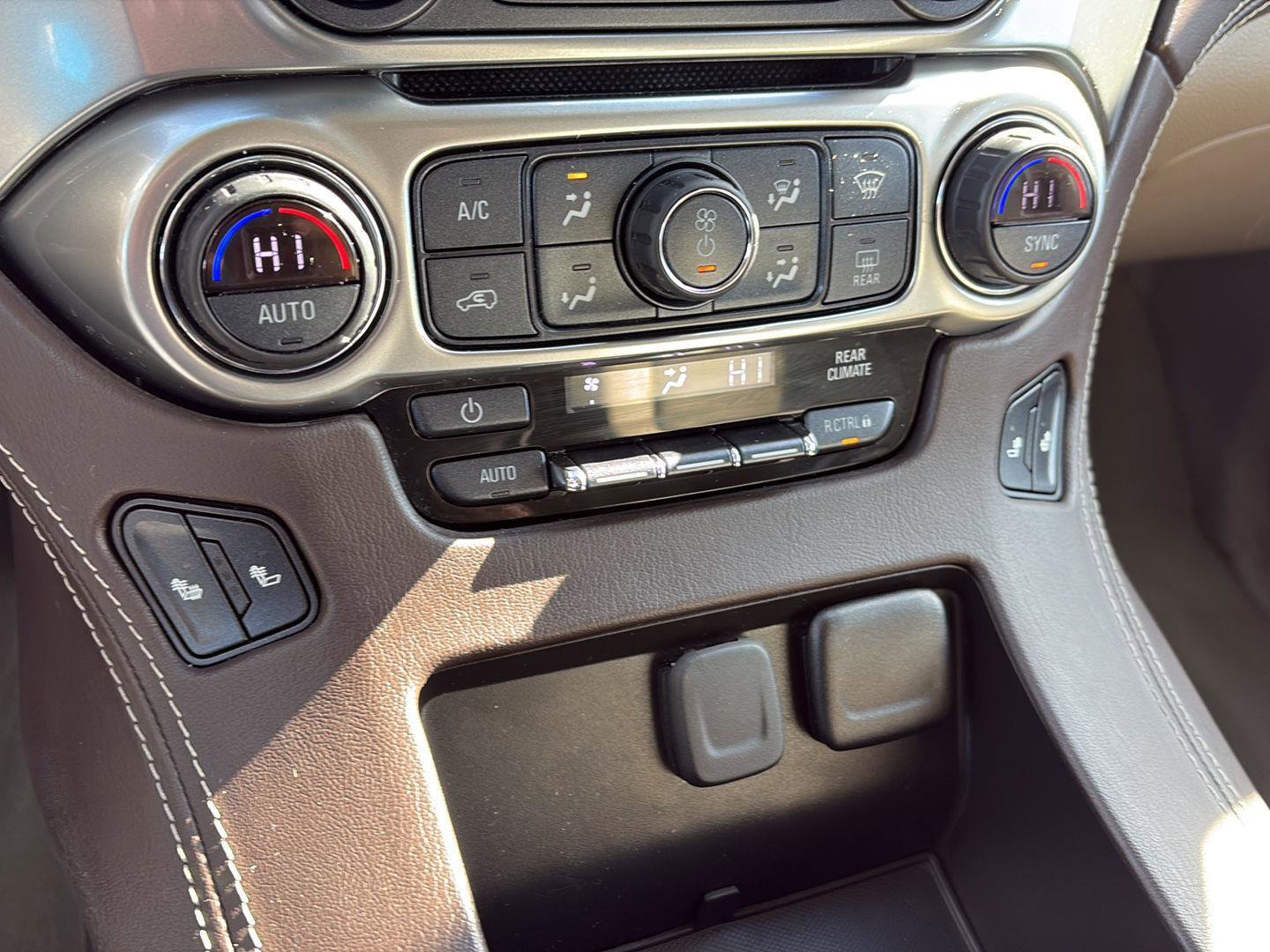 Used 2018 Chevrolet Suburban LT w/ Luxury Package image 25