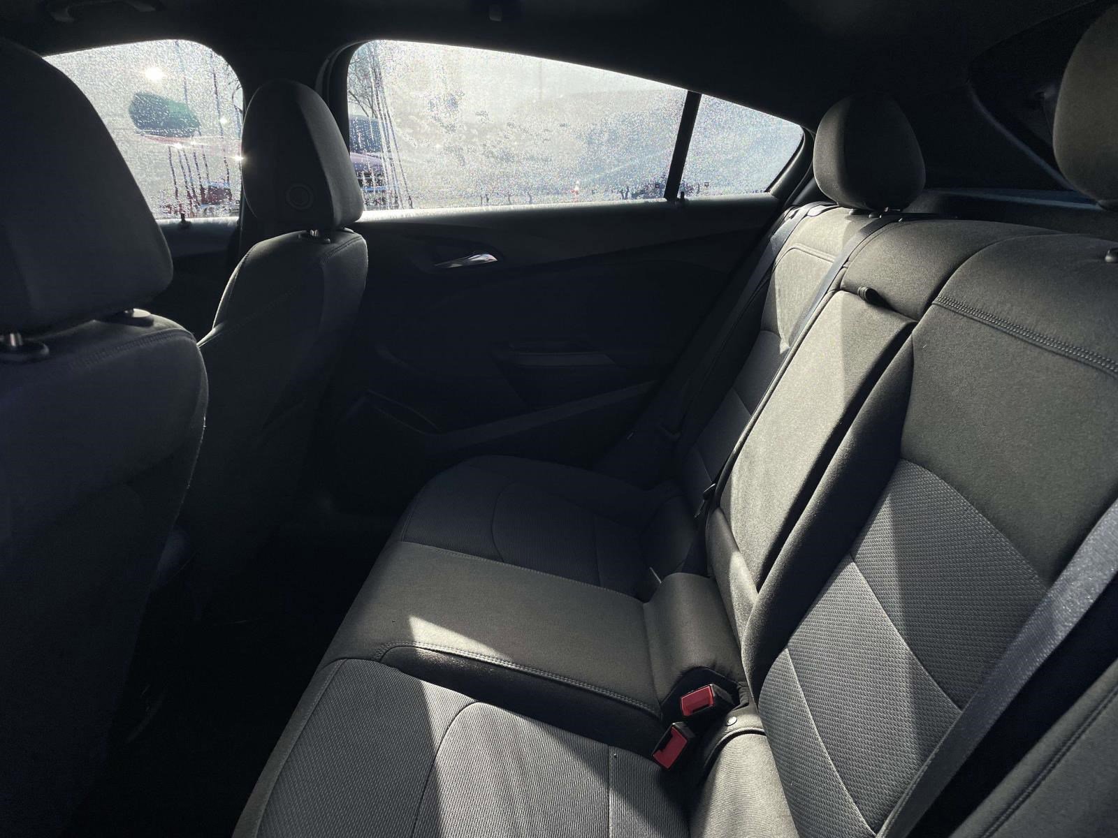 Used 2018 Chevrolet Cruze LT w/ Sun And Sound Package image 18