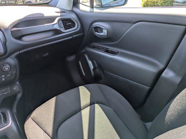 Certified 2023 Jeep Renegade Latitude AWD/4WD image 17