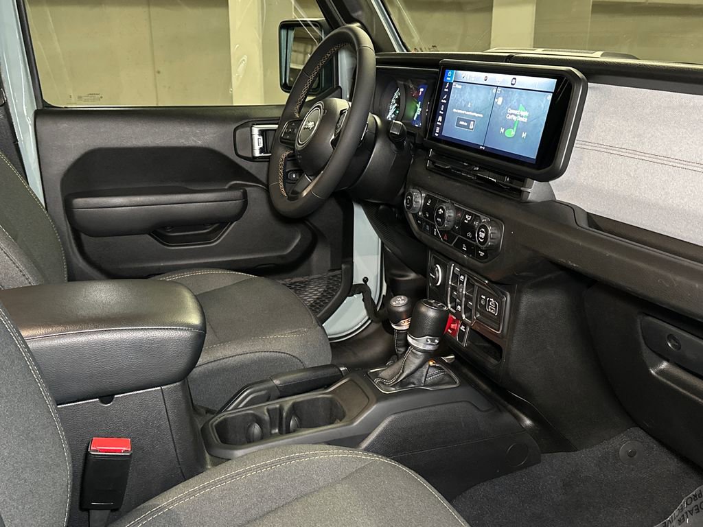 Used 2024 Jeep Wrangler Unlimited image 11