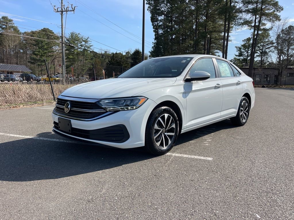 Used 2024 Volkswagen Jetta S image 2