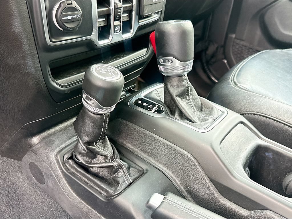 Used 2022 Jeep Wrangler Unlimited Sahara AWD/4WD image 15