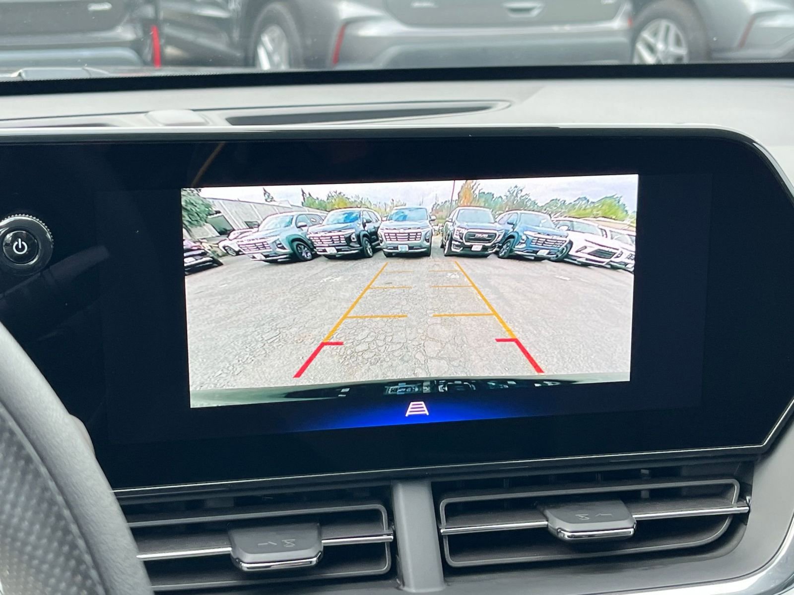 Used 2025 Chevrolet Trax LT image 17