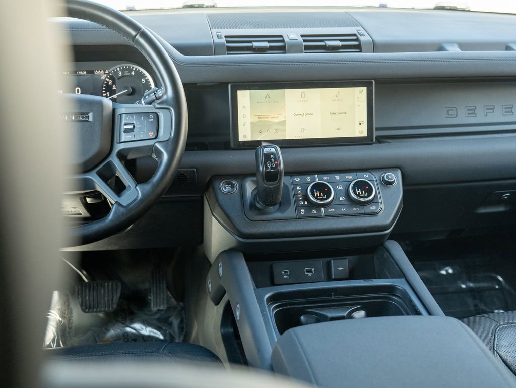 Used 2023 Land Rover Defender 110 X-Dynamic SE image 21