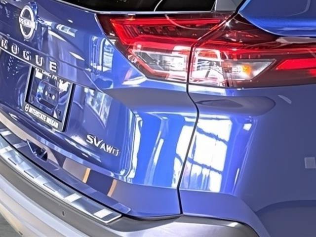 Used 2023 Nissan Rogue SV AWD/4WD image 14