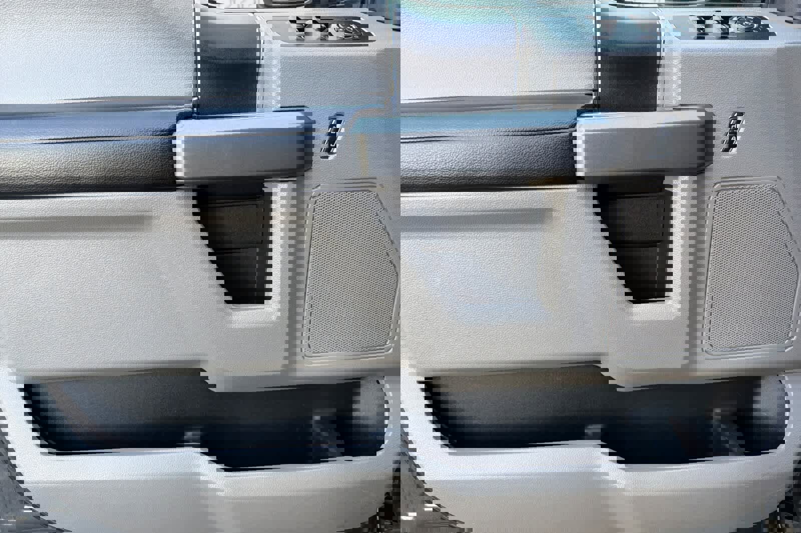 Used 2015 Ford F150 XLT image 14