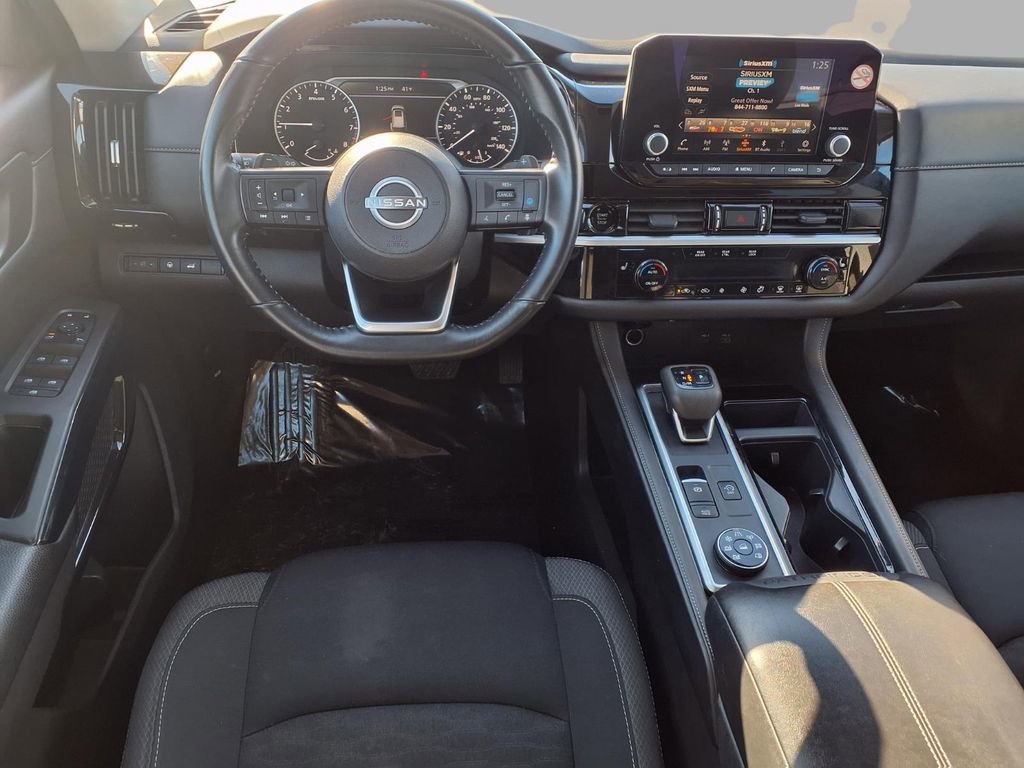 Certified 2025 Nissan Pathfinder SV image 4