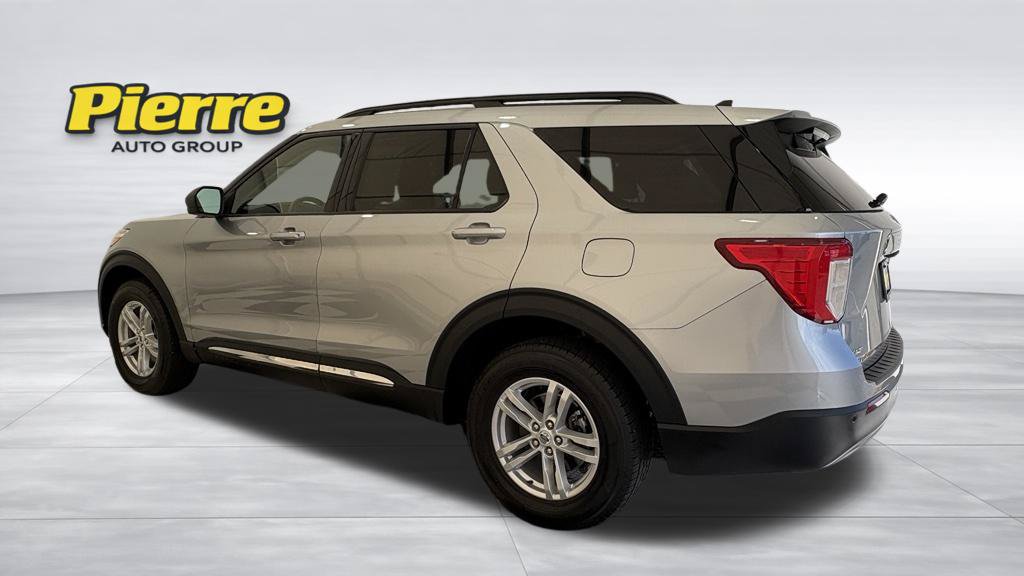 Used 2022 Ford Explorer XLT AWD/4WD image 2