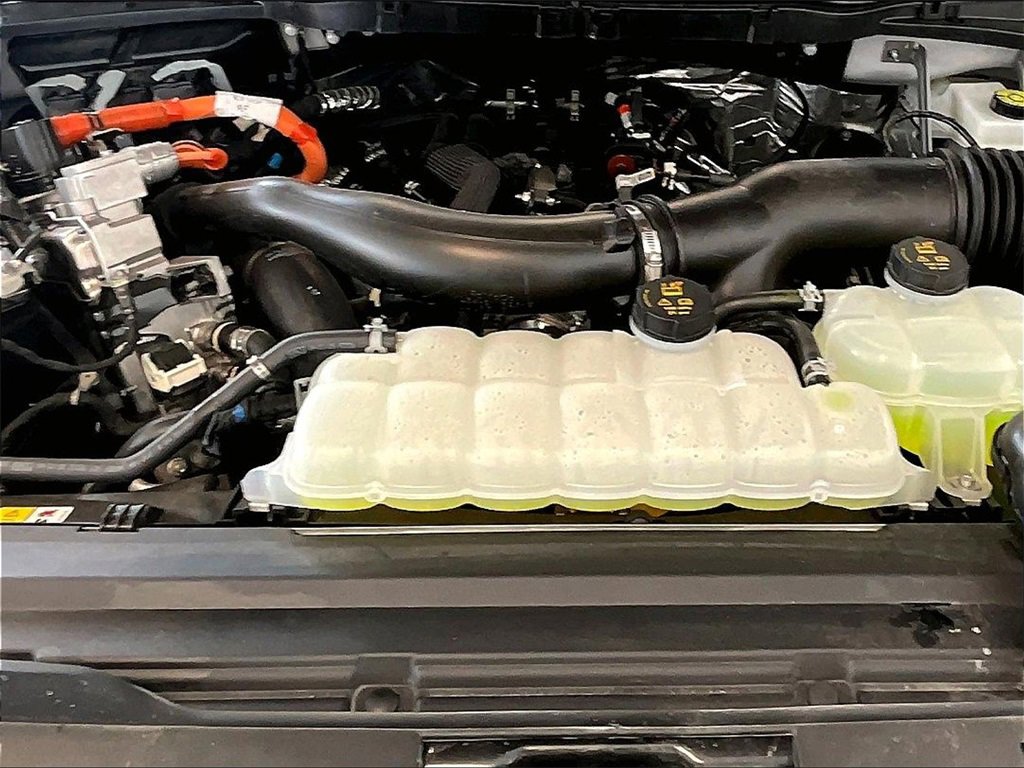 Used 2025 Ford F150 Lariat w/ Equipment Group 501A Mid image 29