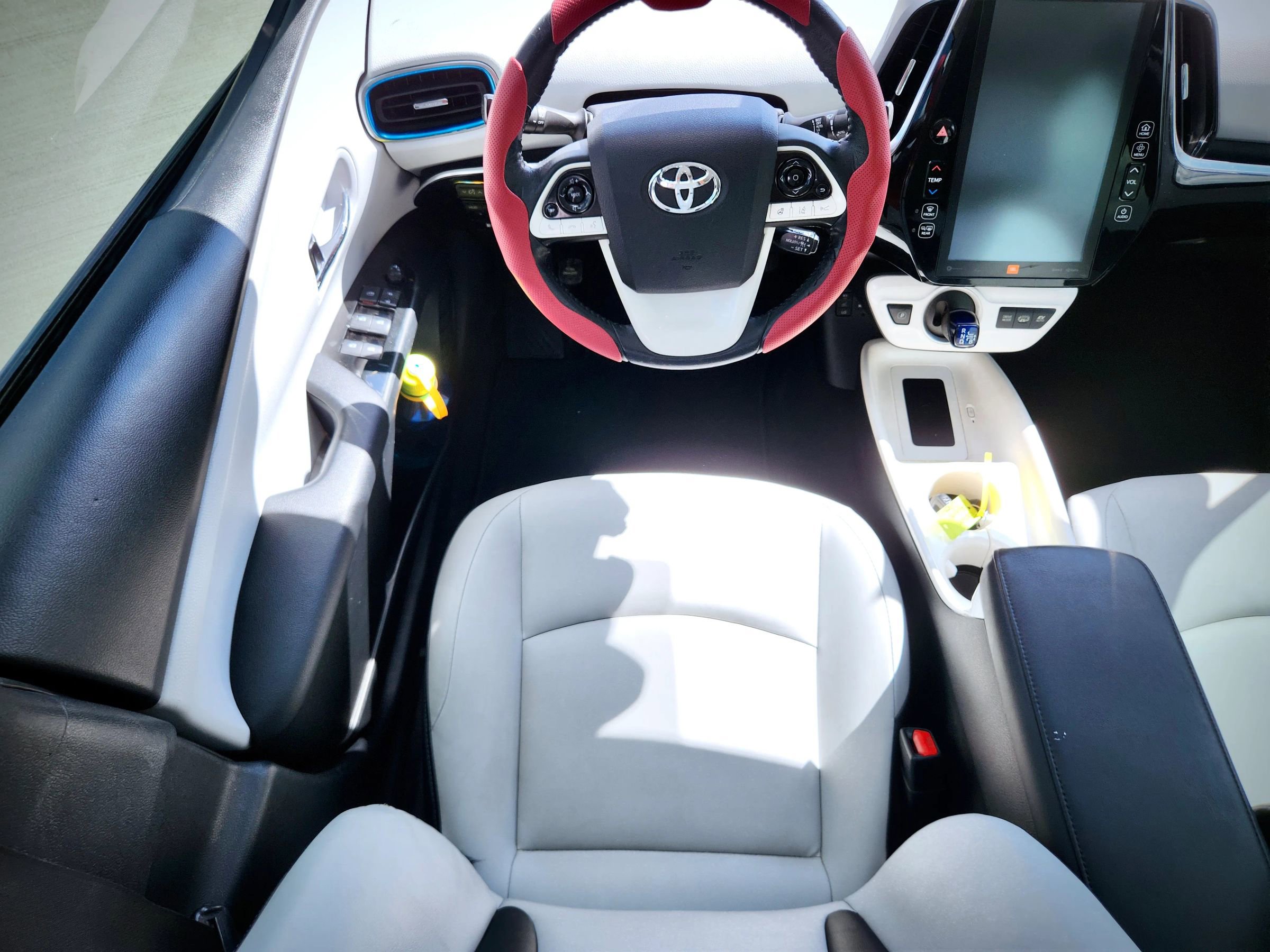 Used 2017 Toyota Prius Prime Advanced w/ Carpet Mat Package FWD image 23