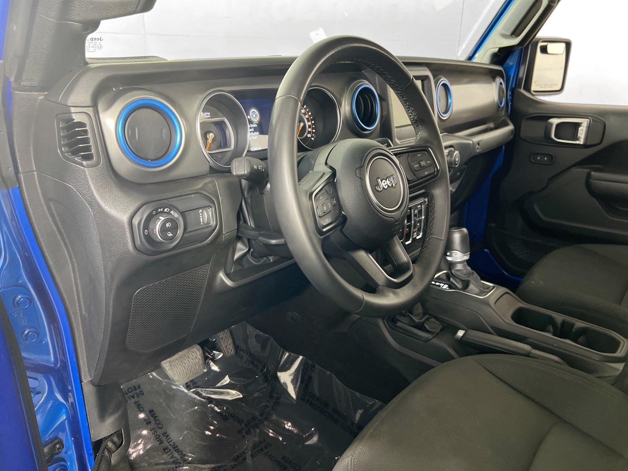 Used 2023 Jeep Gladiator Sport AWD/4WD image 9