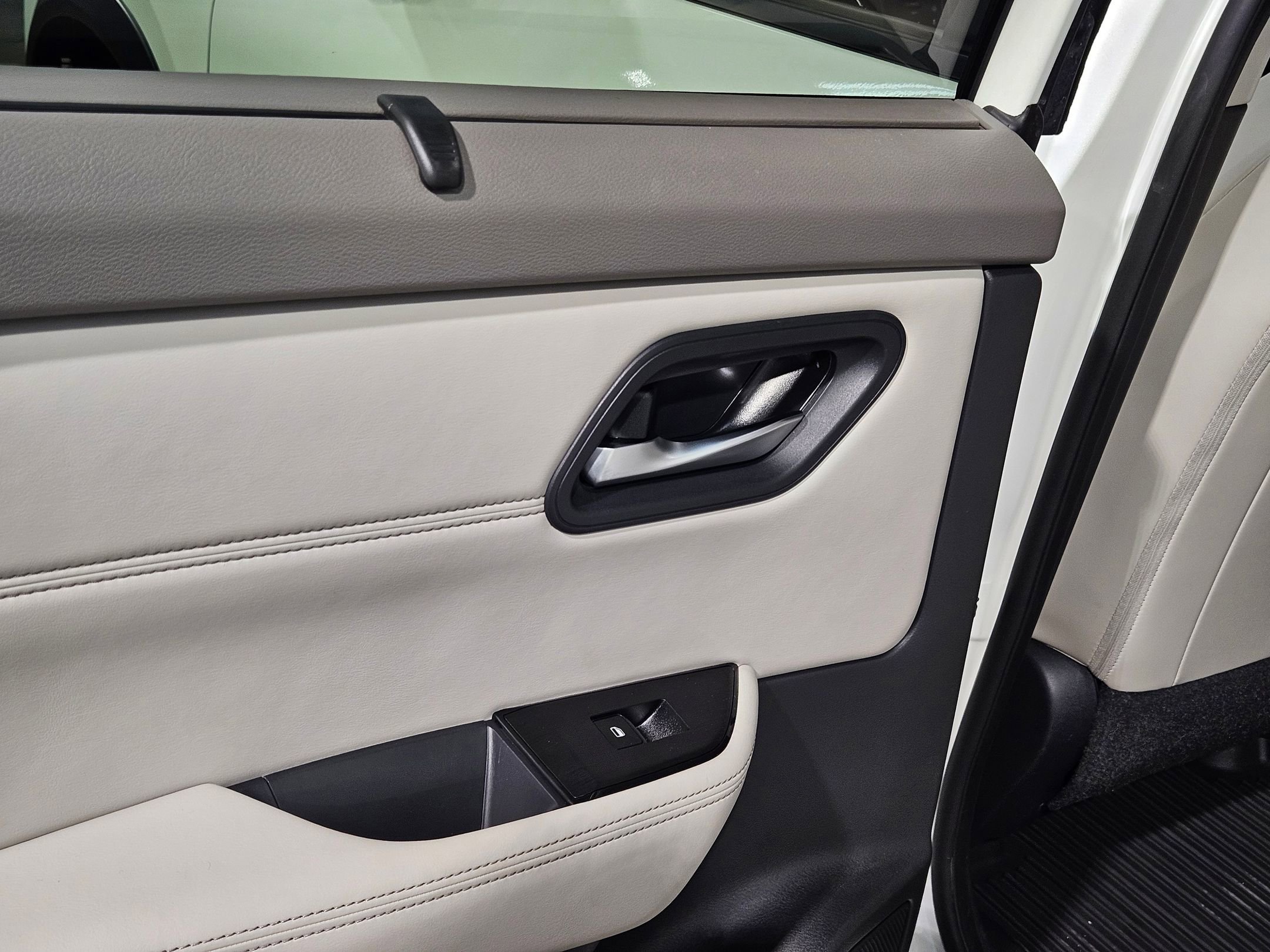 Used 2023 Nissan Rogue SV w/ SV Premium B Package image 35