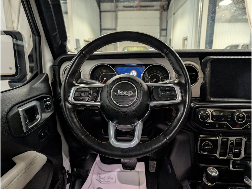 Used 2022 Jeep Wrangler Unlimited Sahara AWD/4WD image 12