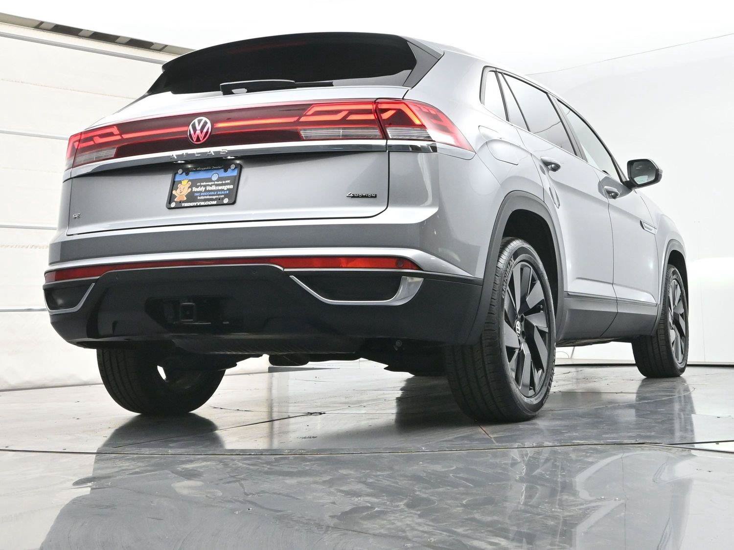 Certified 2024 Volkswagen Atlas Cross Sport SE w/ Panoramic Sunroof Package AWD/4WD image 32