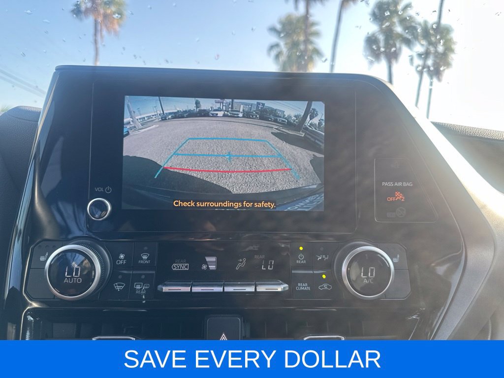 Used 2024 Toyota Highlander XLE FWD image 13