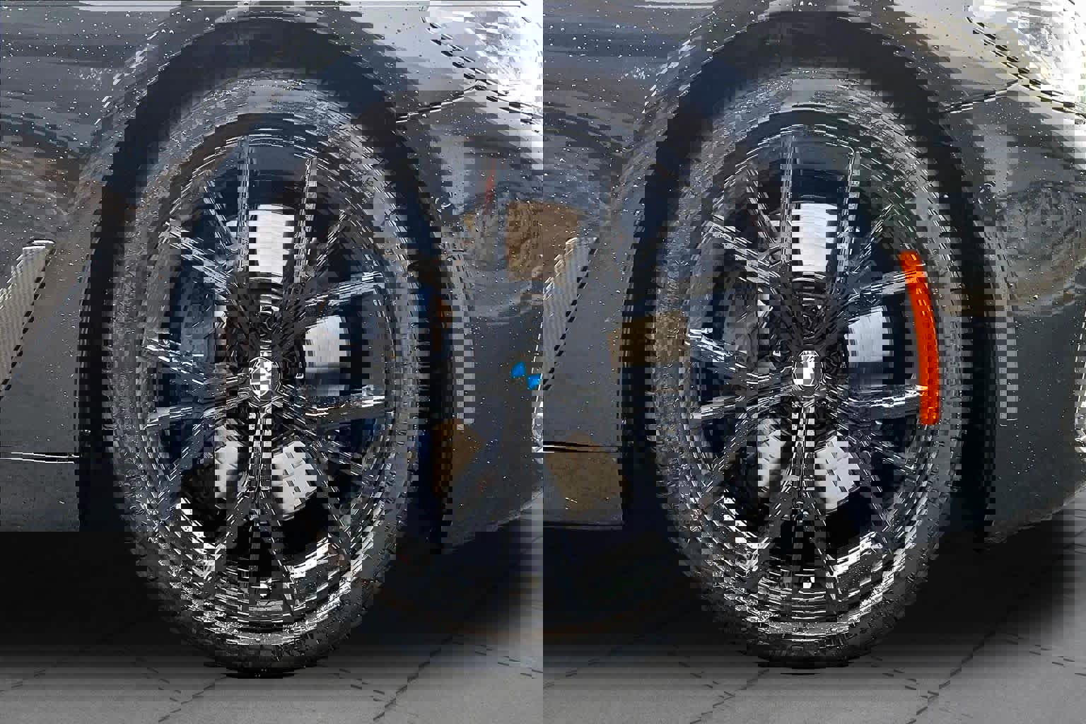 Used 2021 BMW M550i xDrive w/ Premium Package image 10