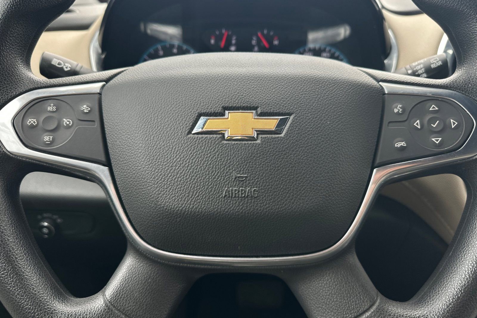 Used 2022 Chevrolet Traverse LS FWD image 23